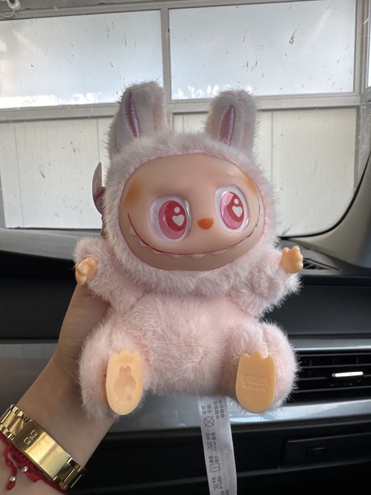 Нова играчка  Labubu