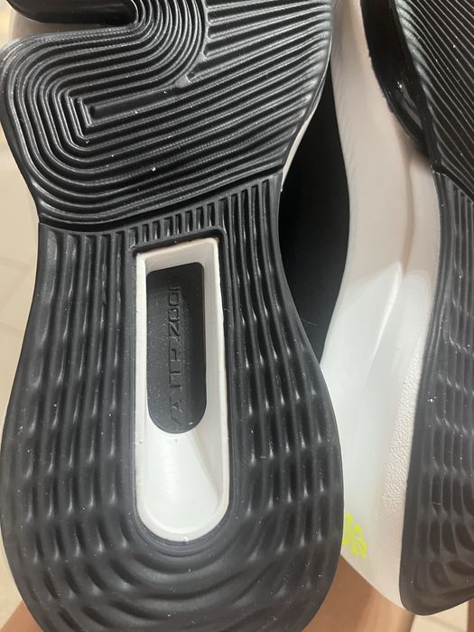 Nike нови и оригинални малотонки 39 размер