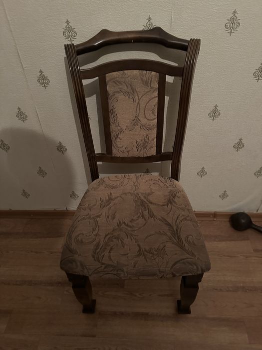 Стулья для гостинной, 12 стульев в хорошем состоянии, самовывоз.