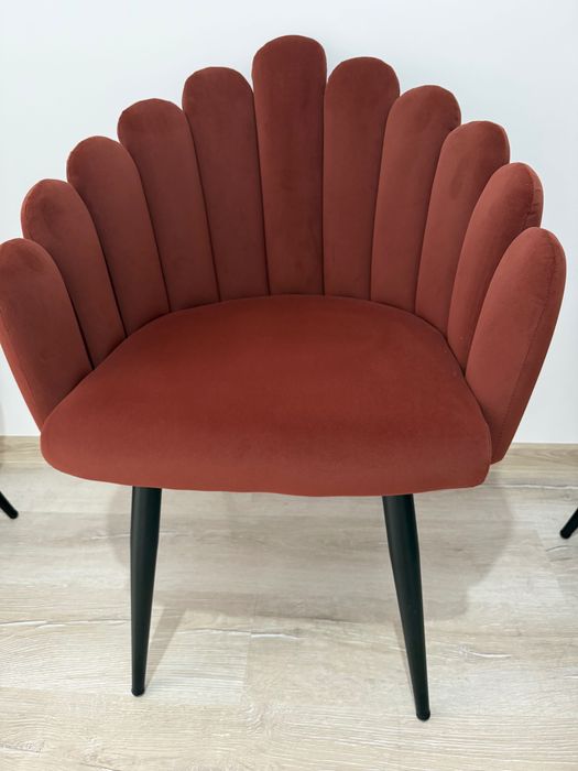 Vând 4 scaune noi de la Mobexpert