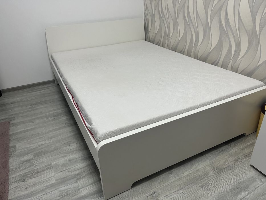 Pat alb 140x200 folosit 1 an