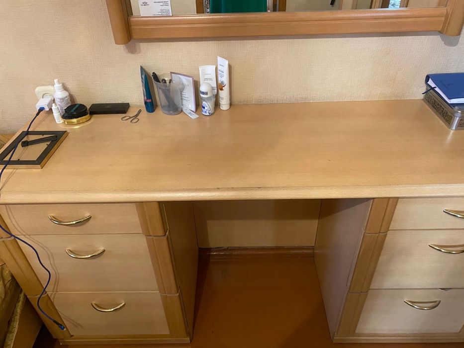 Спальный гарнитур