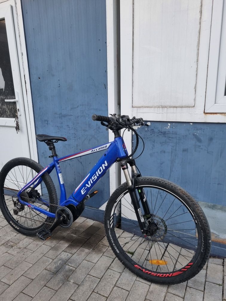 Bicicleta electrica E-Vision Cube  Trek