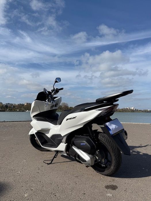 Scuter Honda PCX 125 cc automat