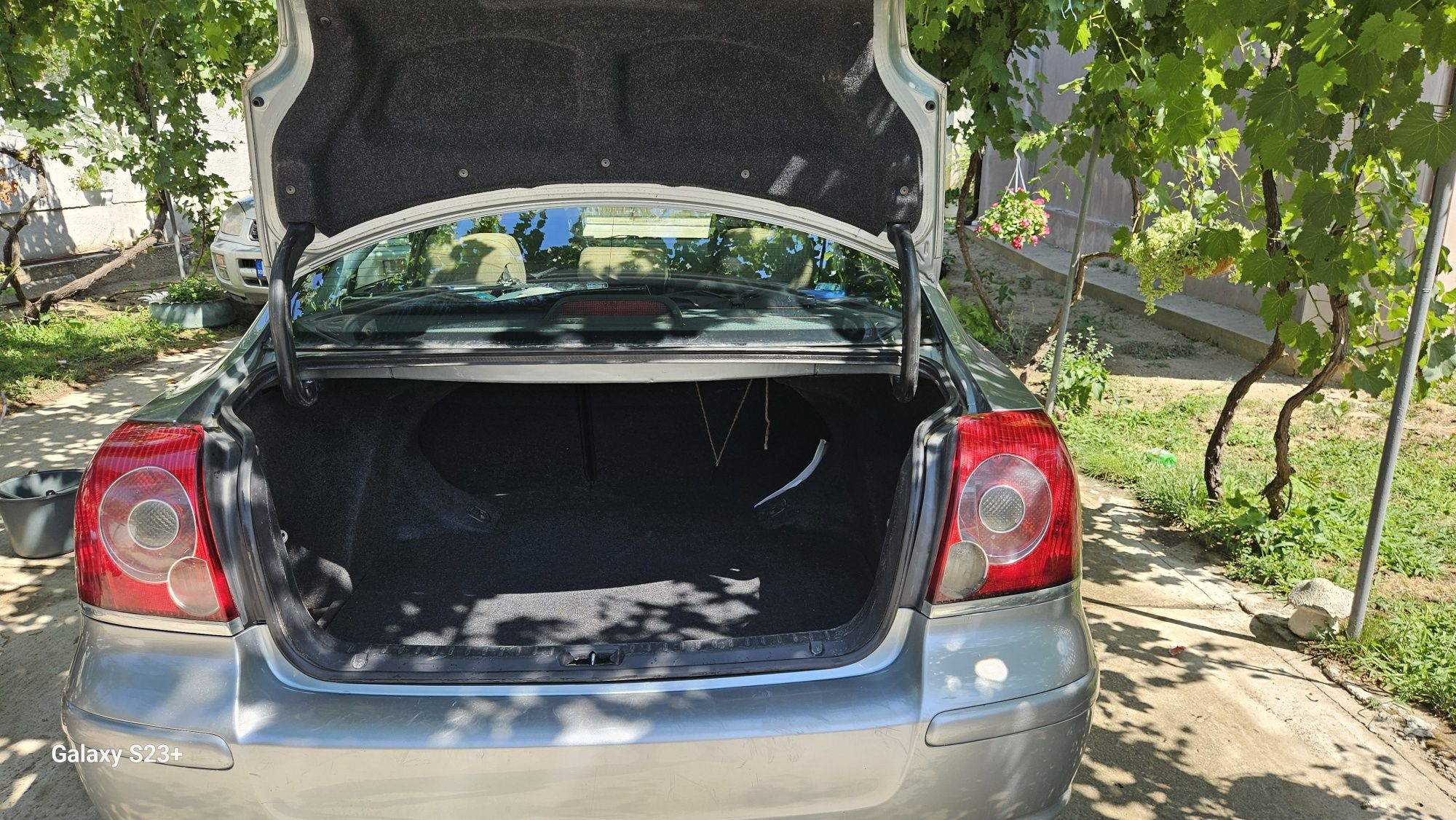 Toyota Avensis T25 1.8 VVT-i benzină, 2007, 166045km

Preț: 3700 eur