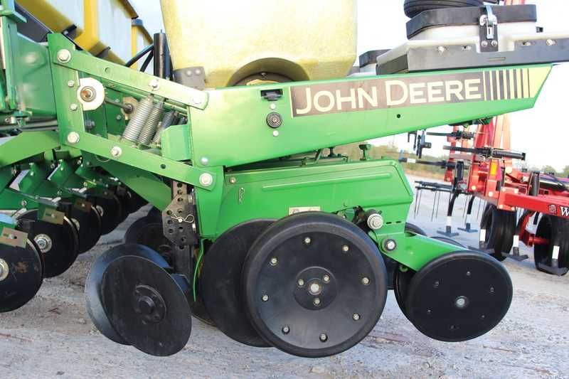 Сеялка пропашная John Deere 7000 12 рядная