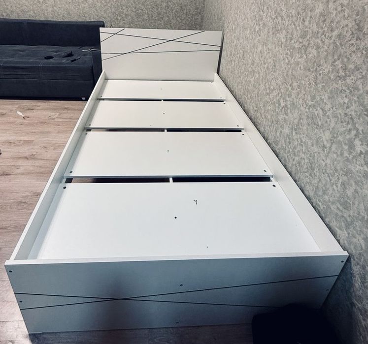 Кровать с артопедическим матрасом)