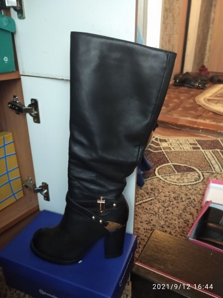 Кожаные сапоги 10.000