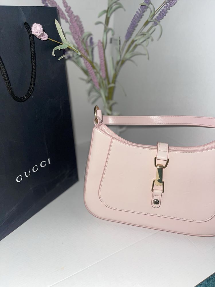 Розова чанта по модел на гучи златна закопчалка Gucci
