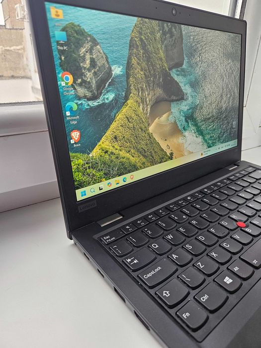 Компактен четириядрен лаптоп Lenovo  ThinkPad L390