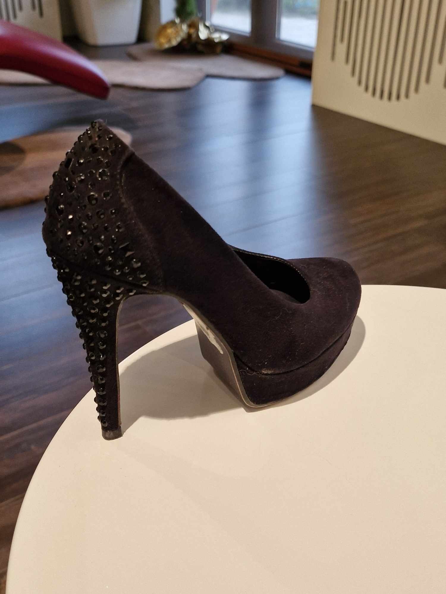Бална дизайнерска рокля-Жана Жекова плюс подарък черни обувки на висок