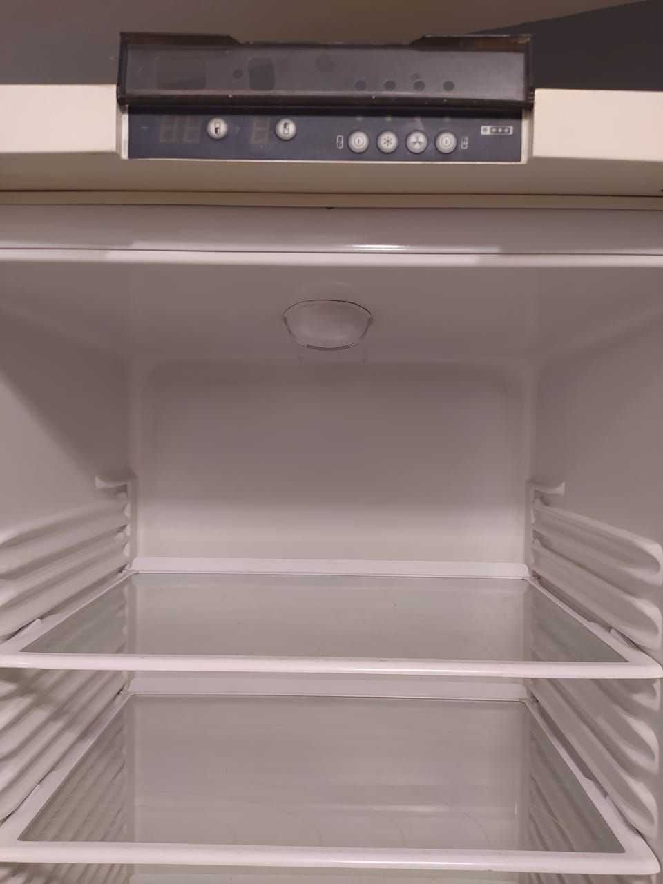 Продам Холодильник БУ - Атлант.