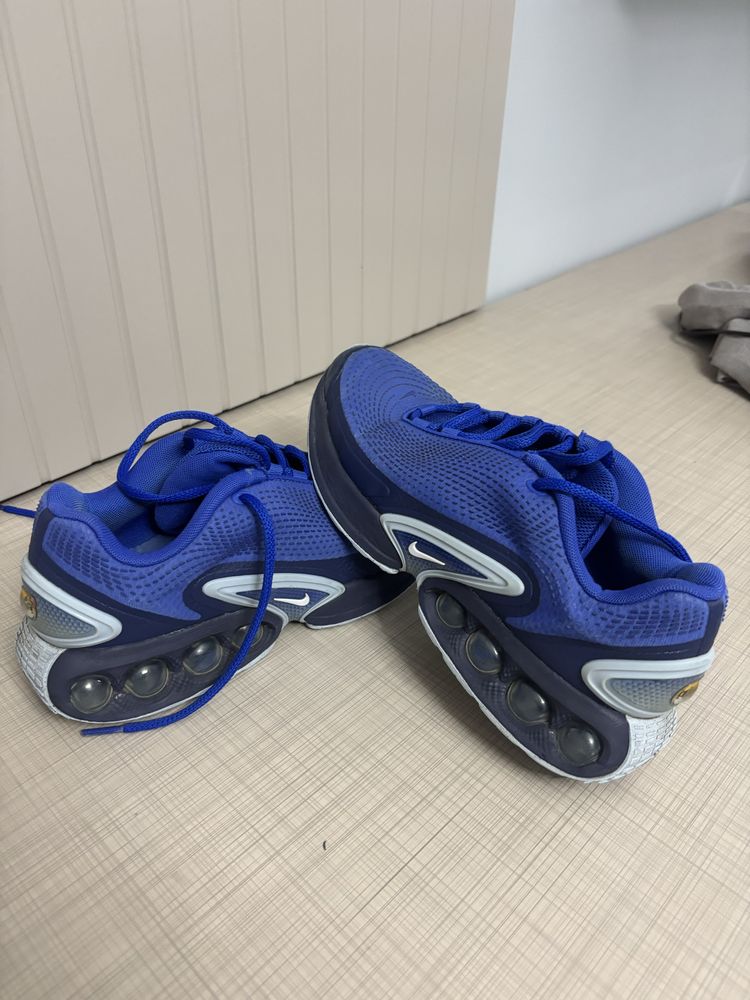 Обувки-Nike DN.Цвят-син и тъмно сим