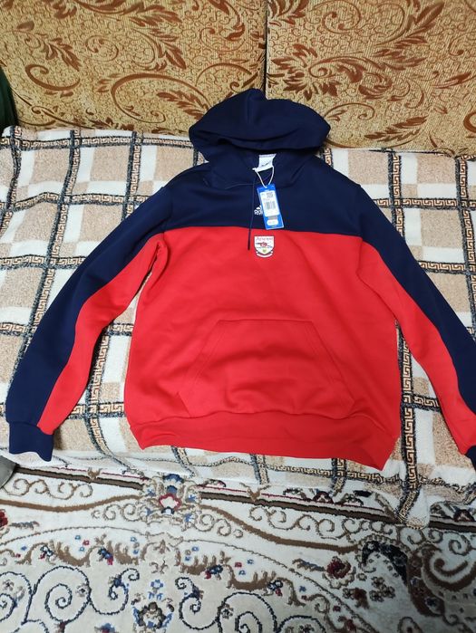 Худи Adidas, Arsenal. Размер M. Новый. Куплен в Лондоне