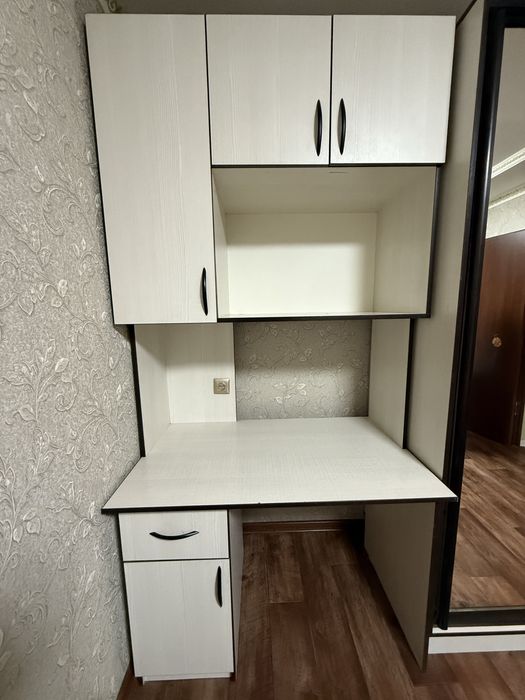 Компьютерный стол со шкафами