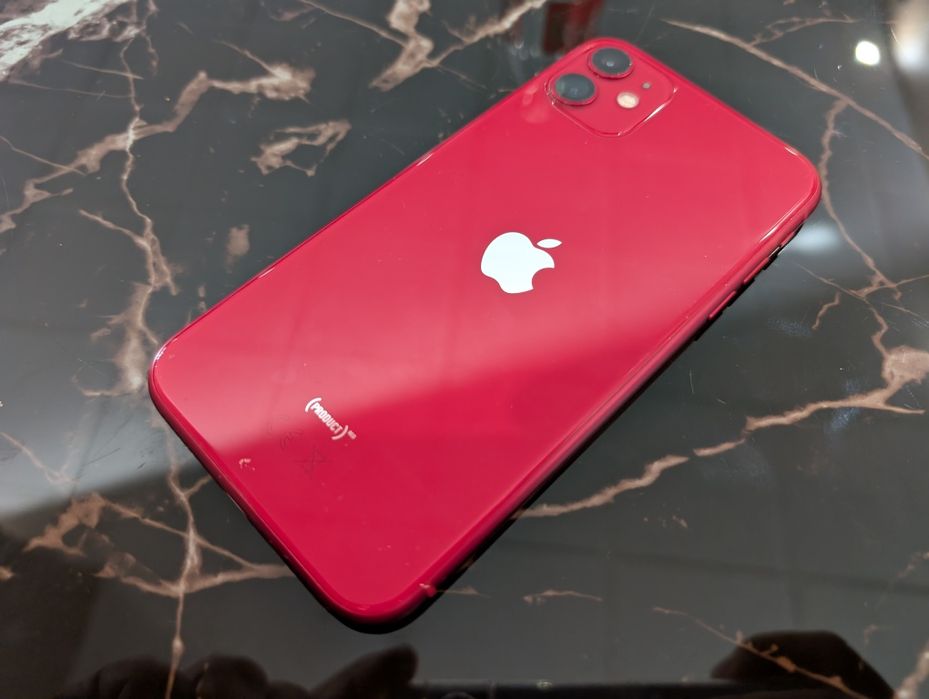 iPhone 11 Red product 10/10 luat de nou cutie completa