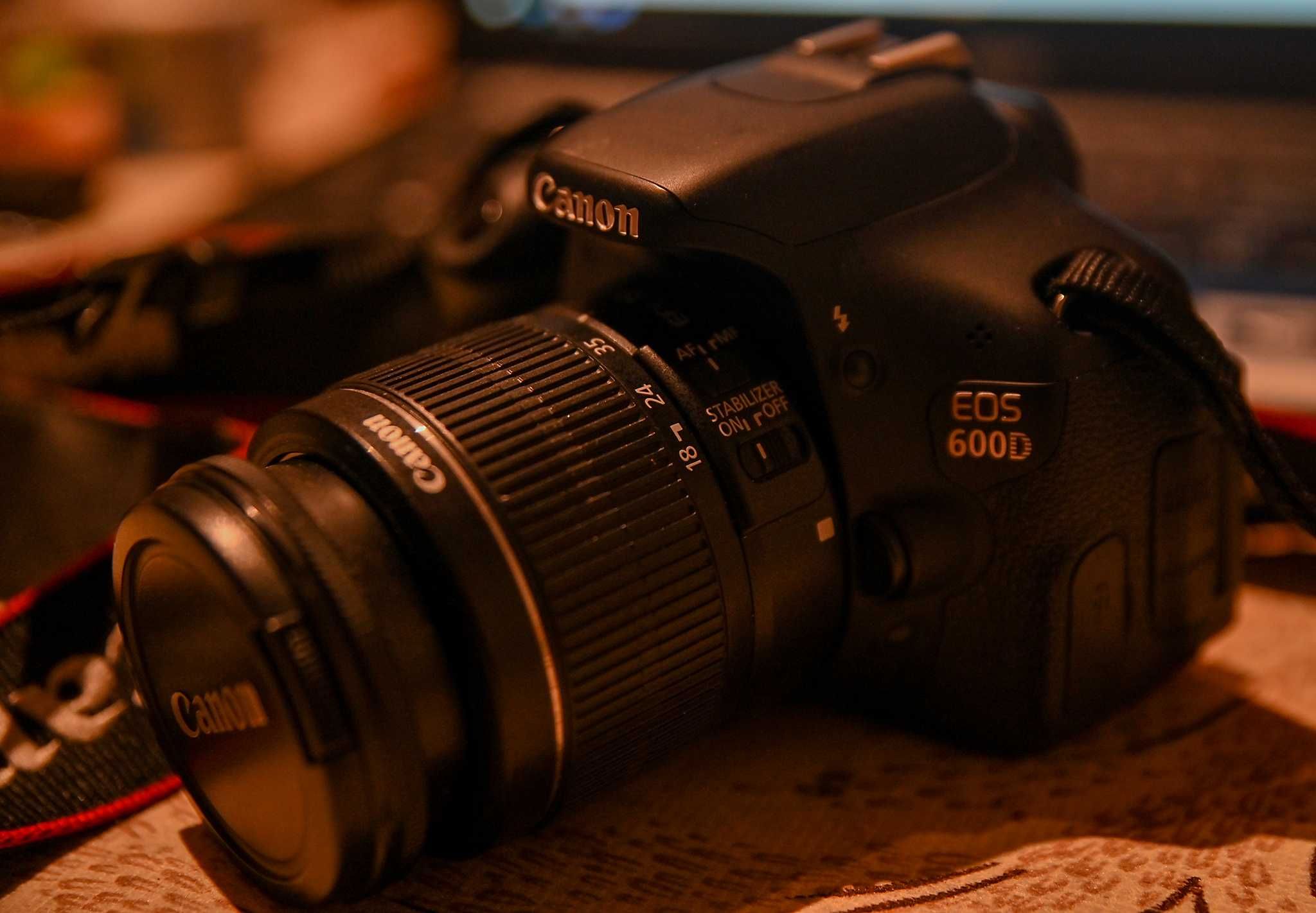 Canon EOS 600D с обектив 18-55mm IS II