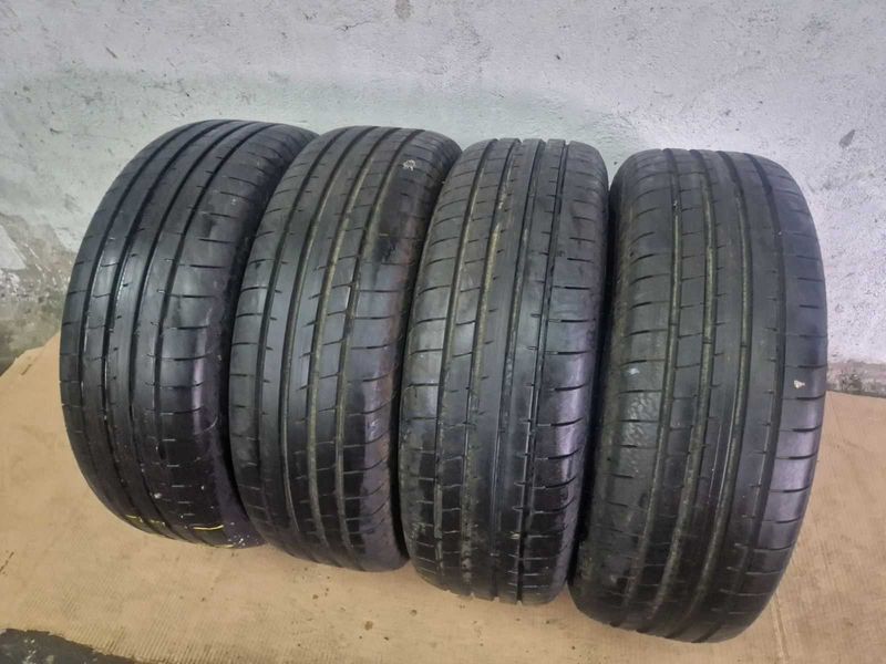 4 Goodyear R17 235/65/ 
летни гуми 
DOT3221