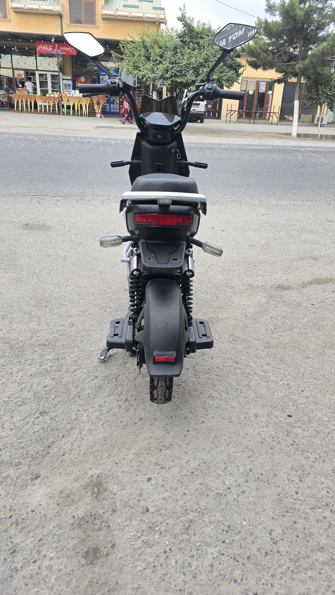 Rabochi bodo Hamiliyon   skuter