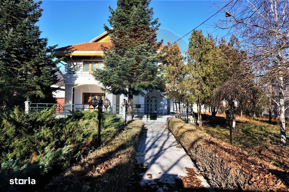 Casă / Vilă cu 7 camere de vânzare în zona Bucurestii Noi
