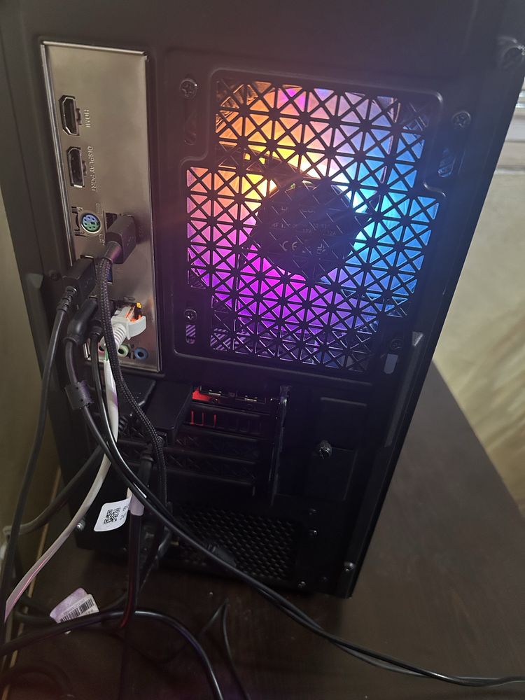 Гейминг компютър с RTX 3060, Ryzen 5 5600X, 16GB ram 3200mhz