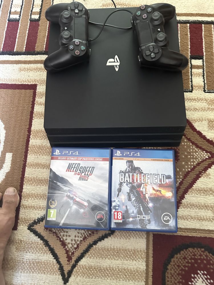 PS 4 Pro б/у но в отличном состоянии