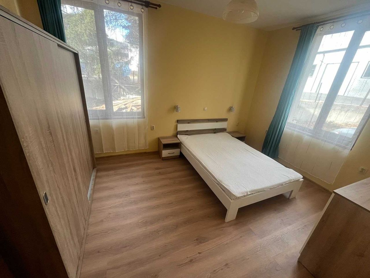 Дава се под наем Тристаен апартамент в Велинград - 65 кв.м за 306 € - Снимка #2