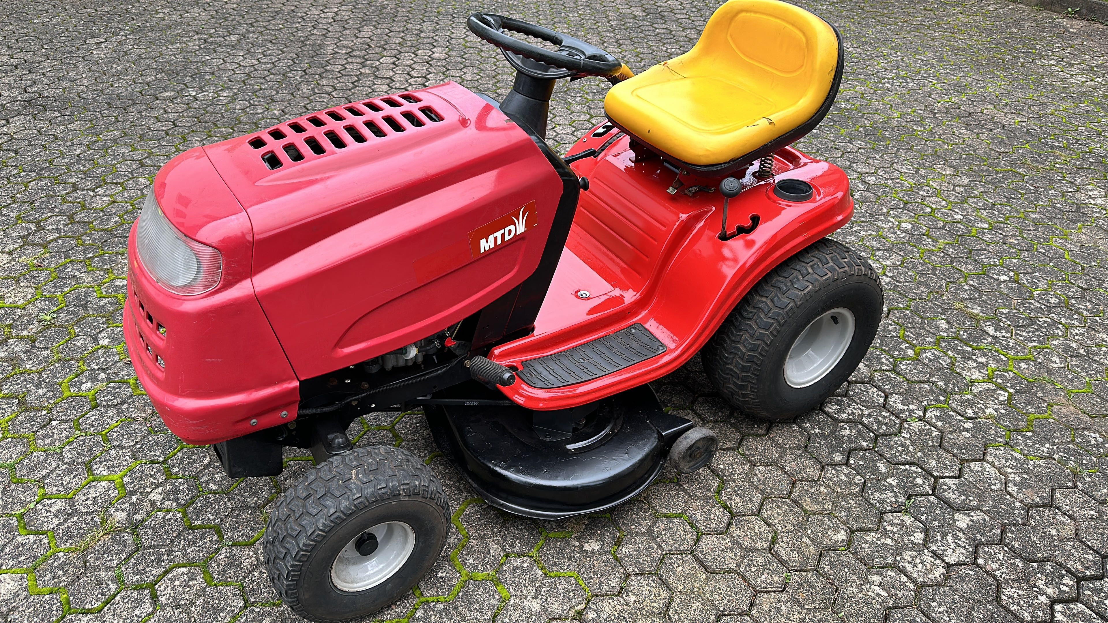 Tractoras gazon MTD 12,5 CP