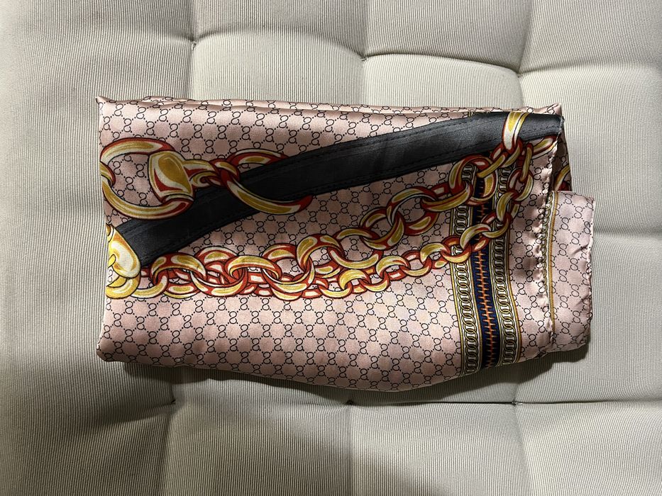 Нов шал на Gucci