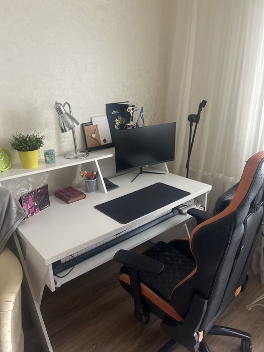 белый письменный стол (ламинированное дсп)