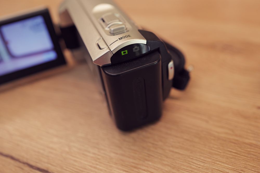 Camera Video Sony Handycam cu SD si memorie interna 4gb touchscreen