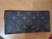 Louis Vuitton кошелёк 
100% оригинал, жағдайы өте жақсы.
Ұқыпты қолда