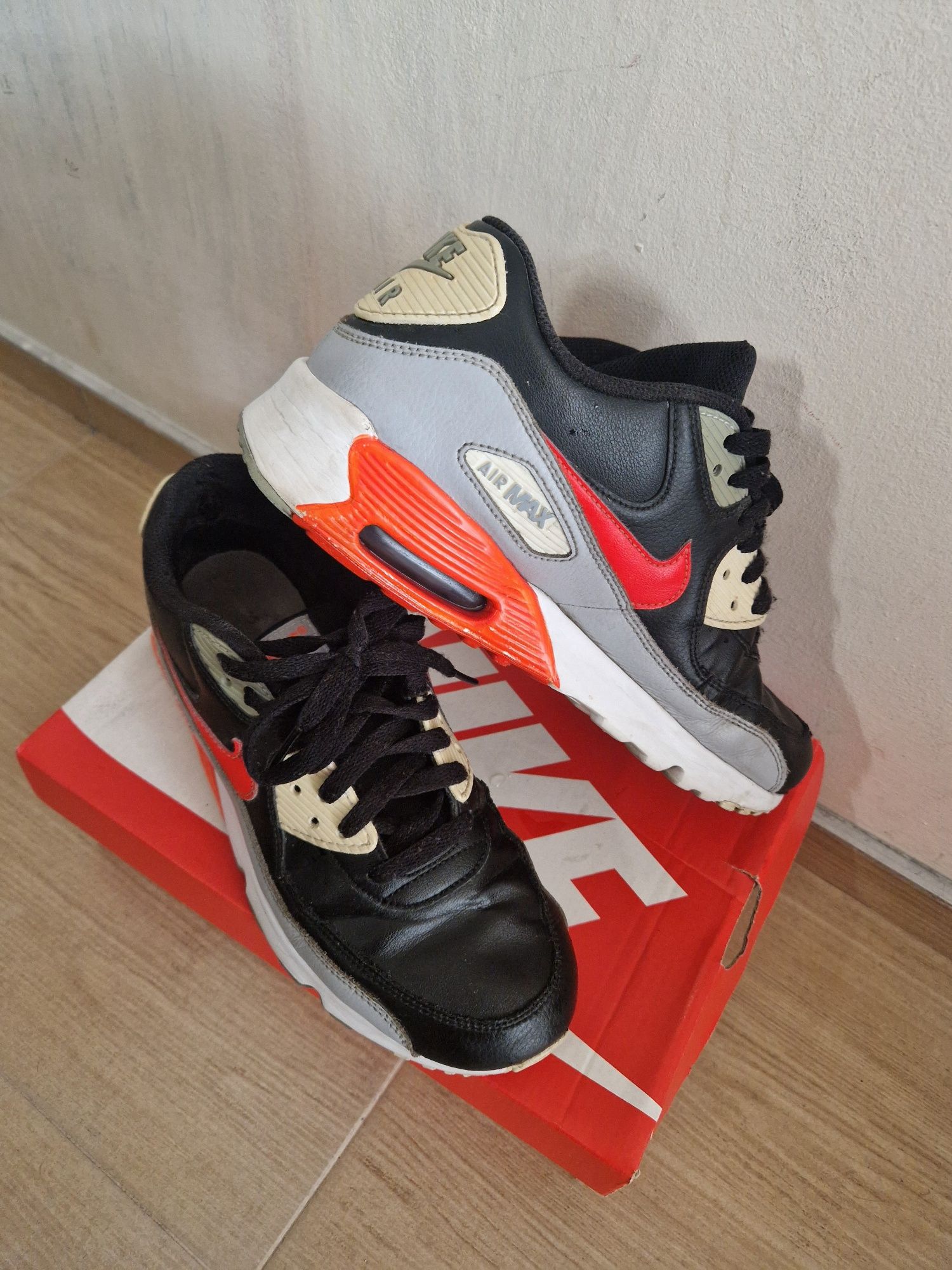 Дамски маратонки.   Nike air max 90