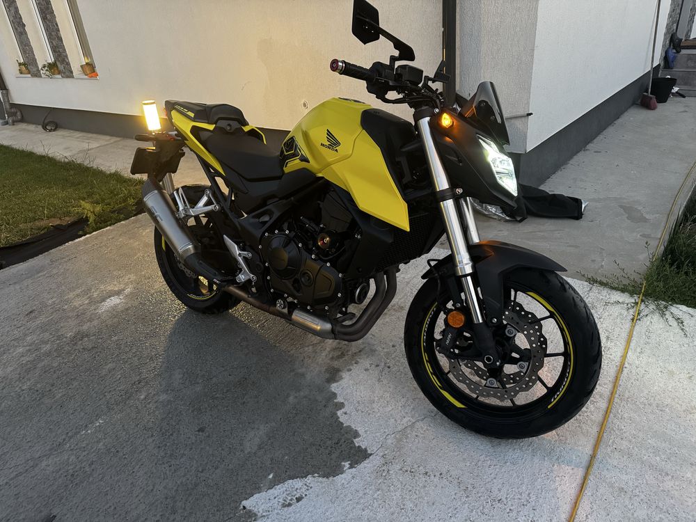 Honda CB750 Hornet 2023 – 4.500 km – Accesorii OEM, QS + Tobă sport