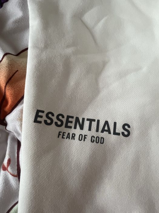 Екип на essentials