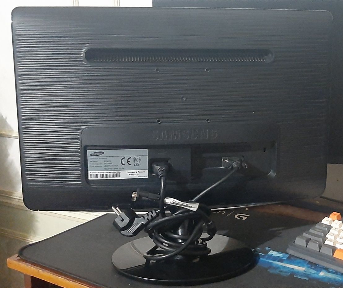 Монитор Samsung B2030N