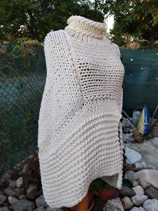 Ръчно изплетено пончо