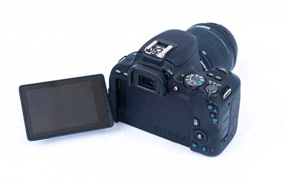 Canon EOS 200D + obiectiv 18-55mm - 20.000 de cadre - Aparat foto DSLR