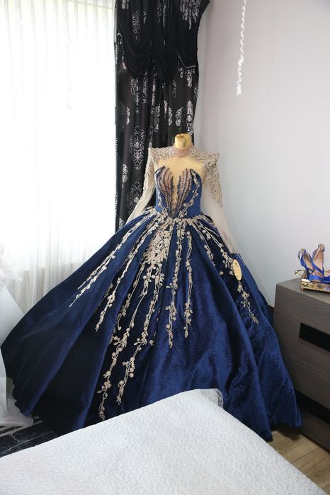 Рокля за специални поводи – Луксозна тъмносиня с ръчна бродерия