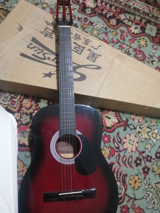 Гитара новая совсем