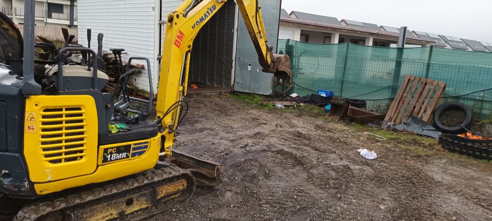 Miniexcavator komatsu braț lung 3cupe