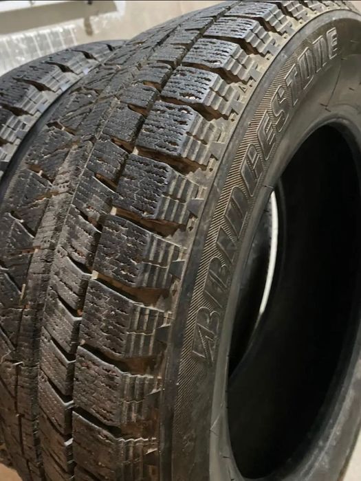 Пара 2 шт Bridgestone Blizzak липучка.  Как новая 215/60/17