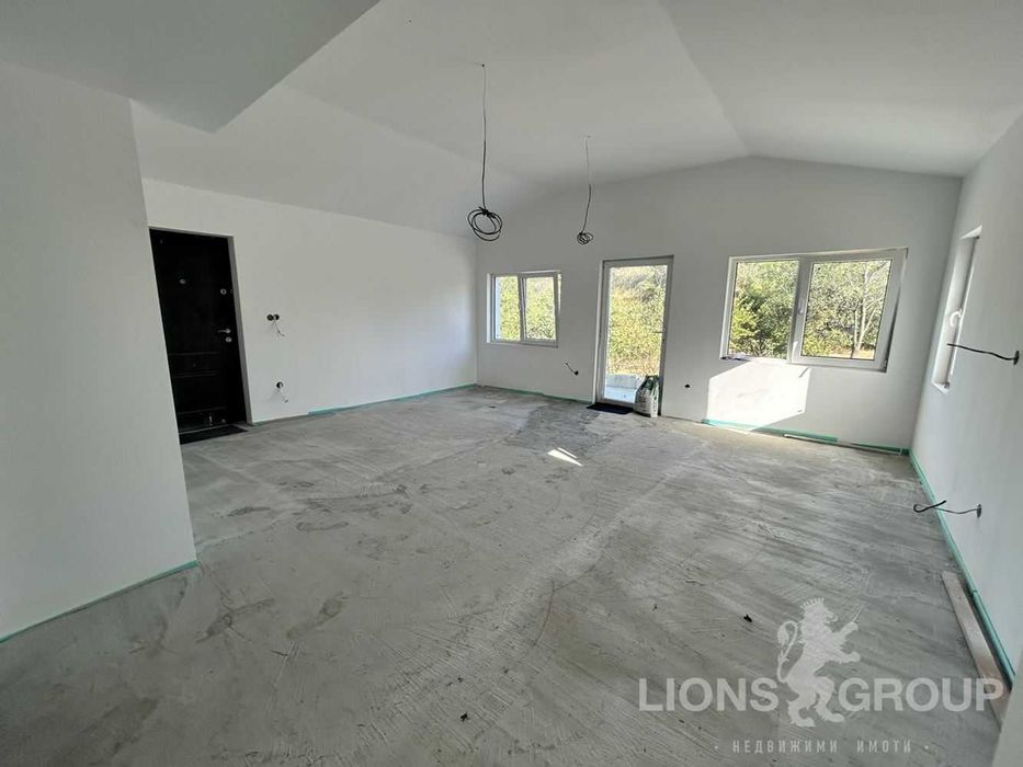Къща с двор в м-т Боровец, гр. Варна – 126 990 €