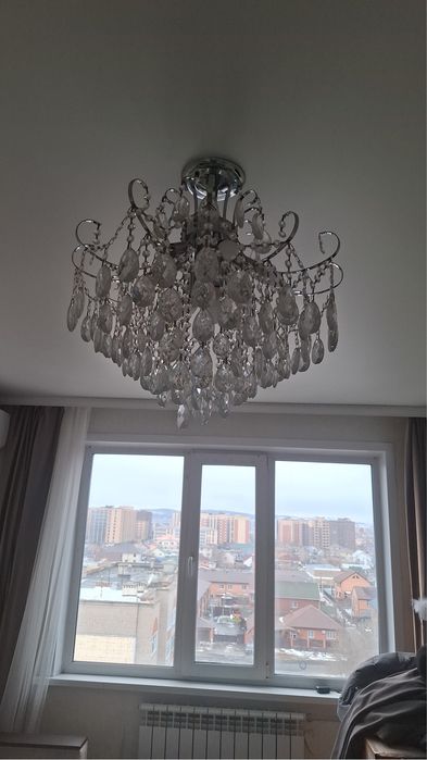 Продам люстру   .