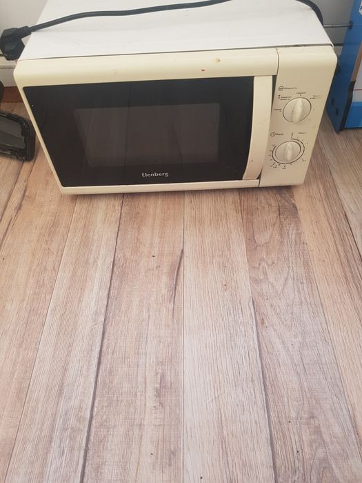 Микроволновка работает, но искрит внутри обшивка