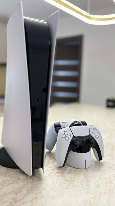 Ps5 slim digital cu 2 controllere si suport incarcare