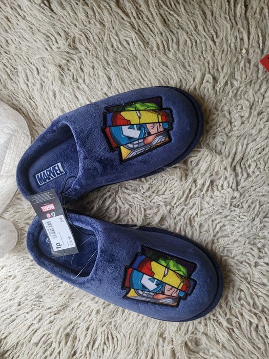 Нови пантофи на Marvel, 22  лв