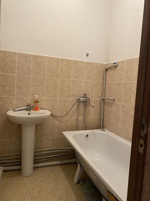 Продаётся 2 ком.кв. на 2 этаже в 15 микрорайоне, 33 дом по набережной!