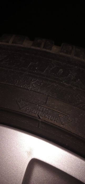 Vând cauciucuri de iarnă