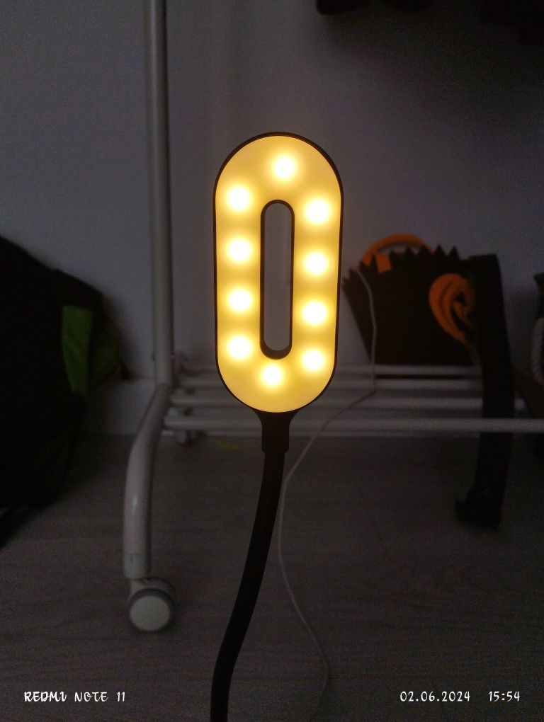 Lampa de veghe cu încărcător și adaptor inclus